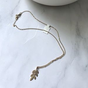 NEW Sarah Mulder leaf gold plated necklace